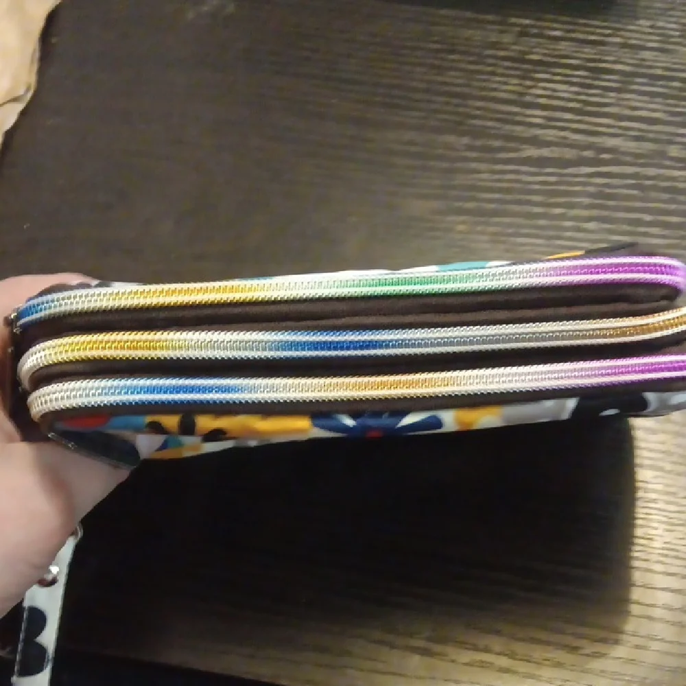 Floral Pattern Wristlet Wallet 3 Zipper Compartments NWOT - Picture 3 of 3